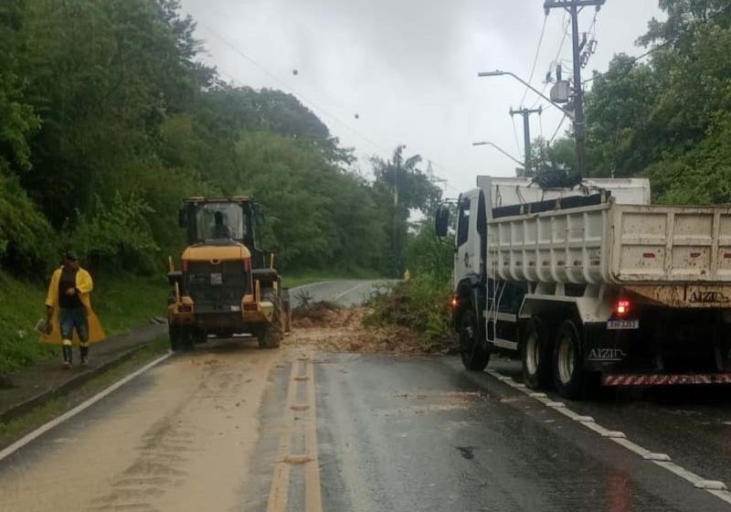  Chuvas causam deslizamentos e interdições em importantes estradas do Paraná