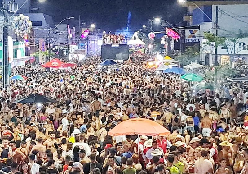  Banda de Guaratuba encerra o Carnaval da cidade com multidão de foliões