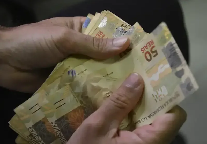  Governo propõe salário mínimo de R$ 1.502 em 2025