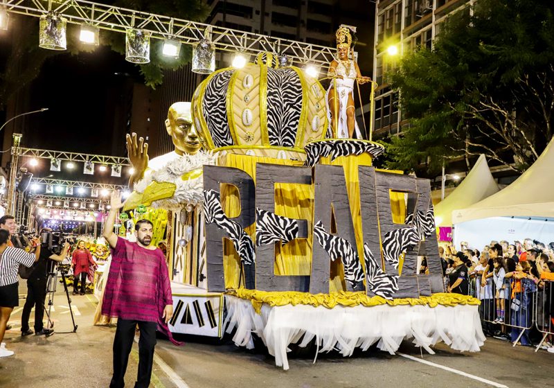 ‘Ecos de Zumbi’ dá o título do Carnaval de Curitiba para a Acadêmicos da Realeza