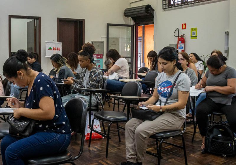  Mutirão de emprego para mulheres começa em Curitiba; oportunidades vão até sexta