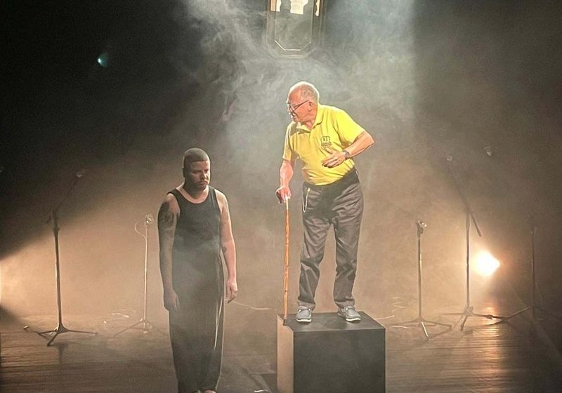  Com pai e filho no palco, Teatro Guaíra recebe o espetáculo ‘As Santas’