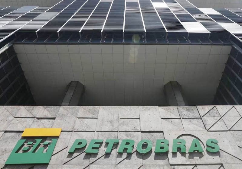  Lucro da Petrobras cai 33,8% no primeiro ano do governo Lula; dividendos somam R$ 72,4 bilhões