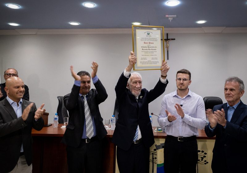  Piana recebe título de Cidadão Honorário de Fazenda Rio Grande