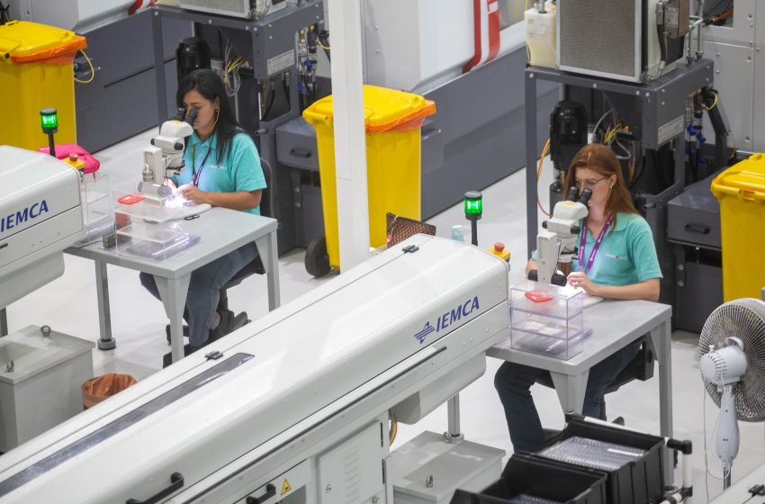  Mulheres representam 43% das áreas de produção em indústria do Paraná