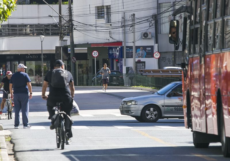  Acidentes nas canaletas de ônibus de Curitiba sobem 51% em um ano