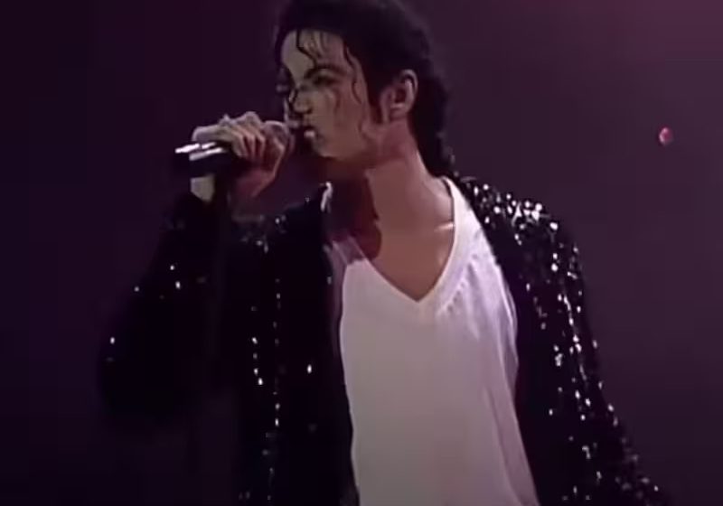  Jaqueta lendária de Michael Jackson vai a leilão por R$ 512 mil