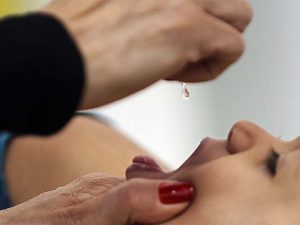 País tem dia D de vacinação contra pólio e sarampo