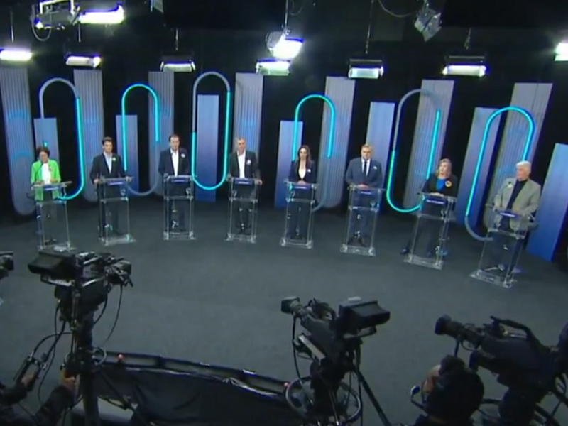 Debate vira palco de ataques a Pimentel e Ducci; Cristina e Requião perdem a chance de apresentar propostas