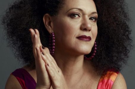 Cantora Ceumar celebra 35 anos de carreira com show na Caixa Cultural Curitiba