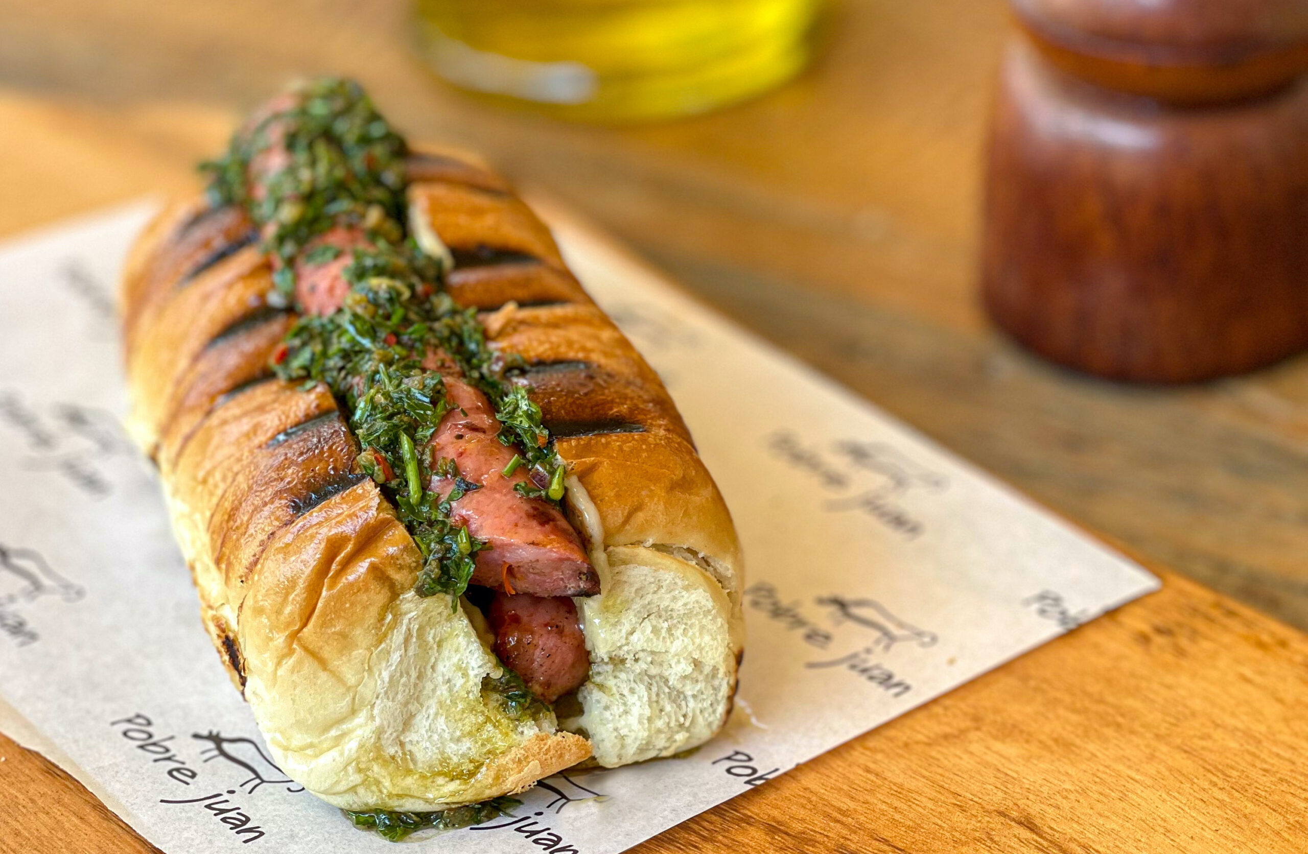 Pobre Juan, Choripan com Chimichurri