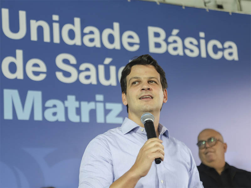 prefeito de curitiba eduardo pimentel discursando