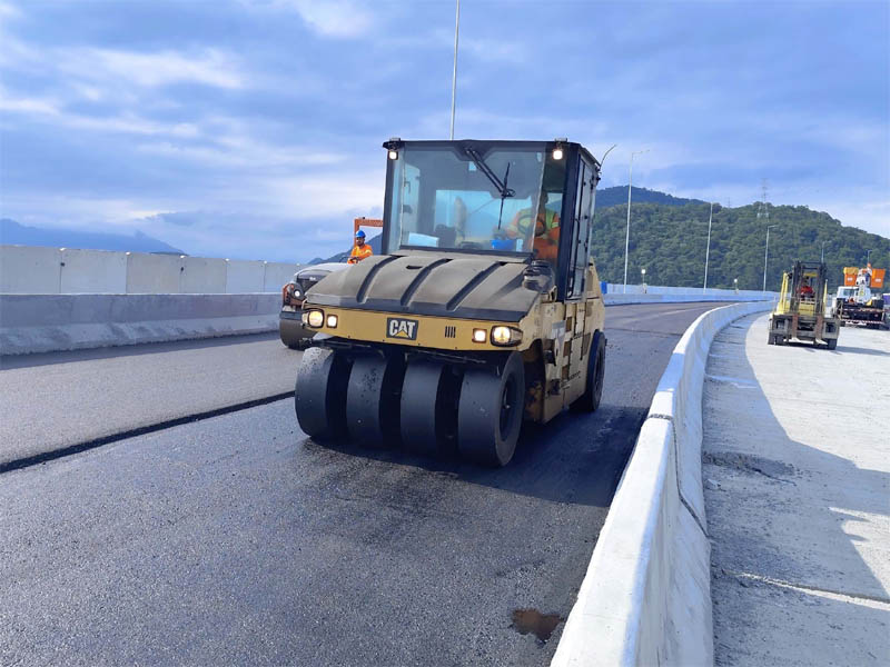 Asfaltamento na ponte de guaratuba
