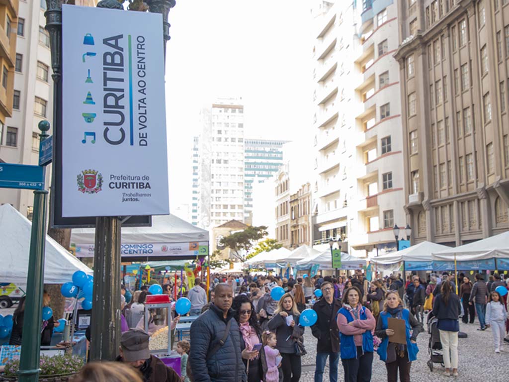 domingo no centro curitiba